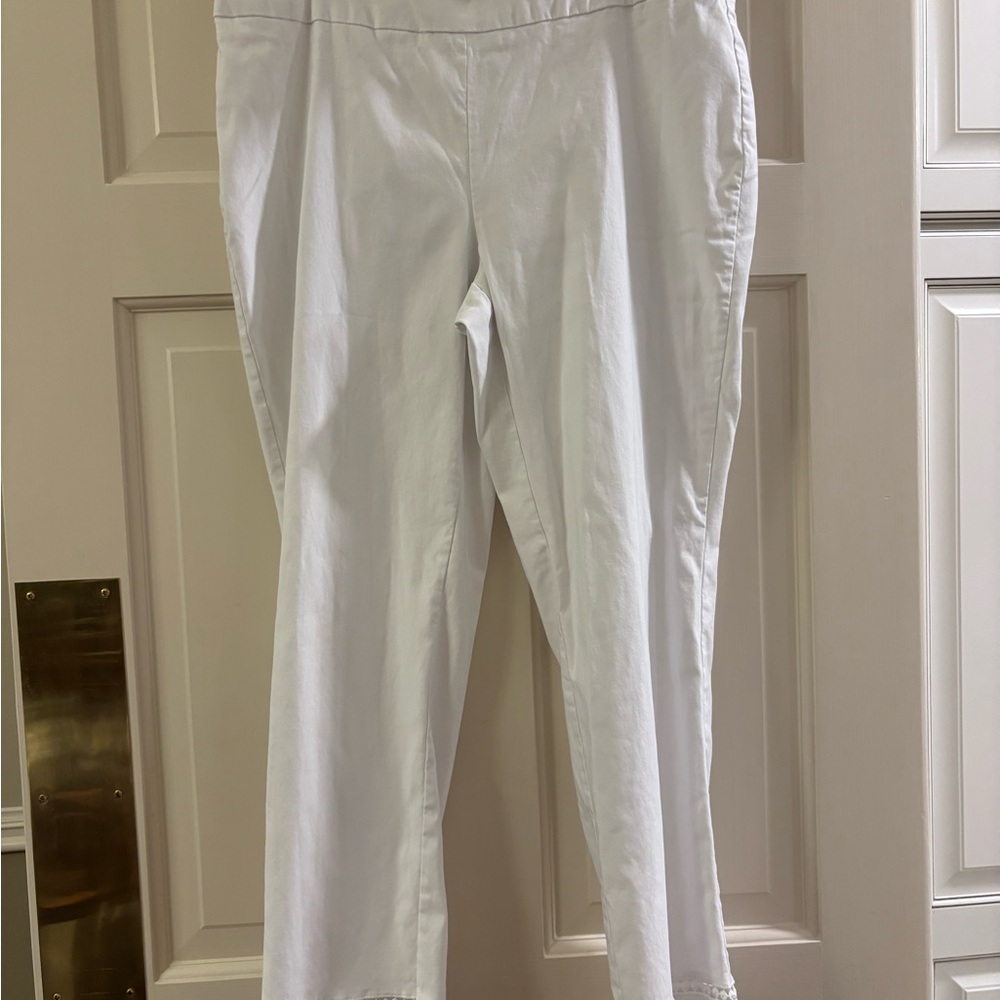 crown & ivy White Capri Pants